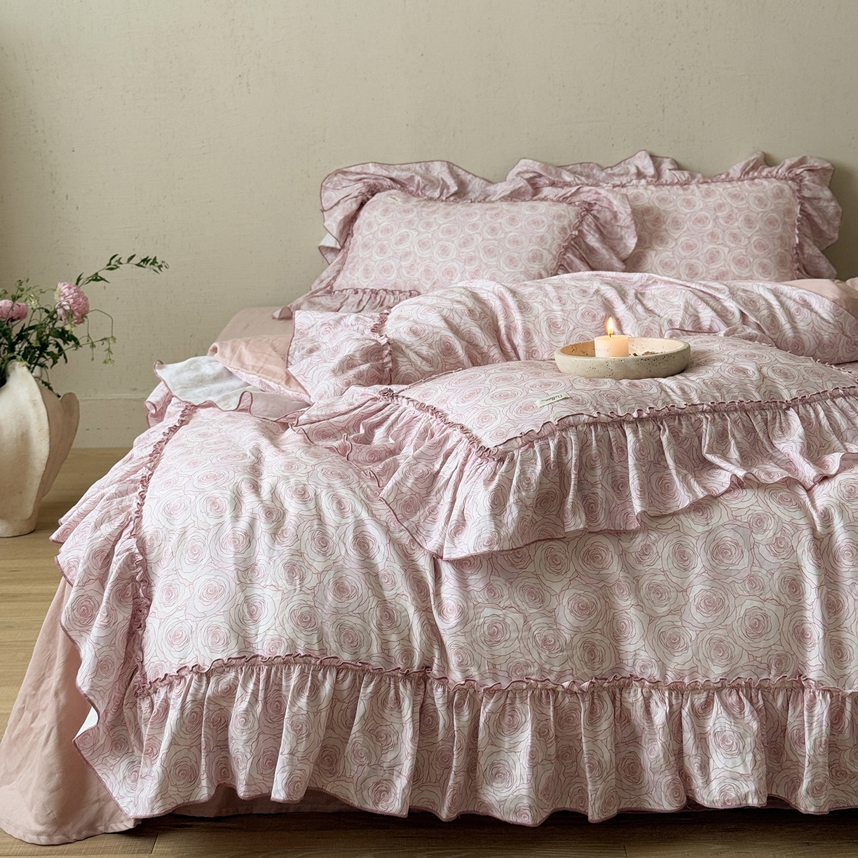 91家纺网 家纺一手货源 找家纺 （总）多乐娜 2025新款轻法式纯棉双层纱韩版印花花边四件套工艺款ykk拉链配收纳包-斯嘉丽（会员-20）控价299/319起（券后！！）务必控价谢谢配合