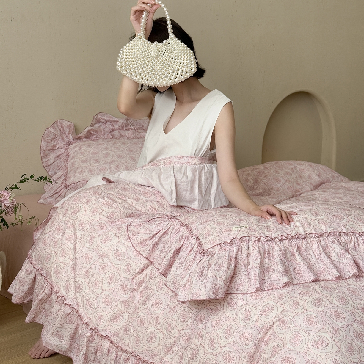 91家纺网 家纺一手货源 找家纺 （总）多乐娜 2025新款轻法式纯棉双层纱韩版印花花边四件套工艺款ykk拉链配收纳包-斯嘉丽（会员-20）控价299/319起（券后！！）务必控价谢谢配合