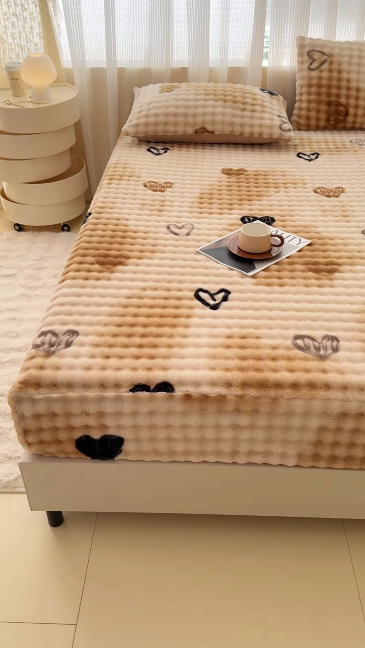 91家纺网 家纺一手货源 找家纺 小叮当家纺仓储工厂店 2025新款兔兔绒牛奶绒印花单床笠 床笠单件 床笠-爱心咖