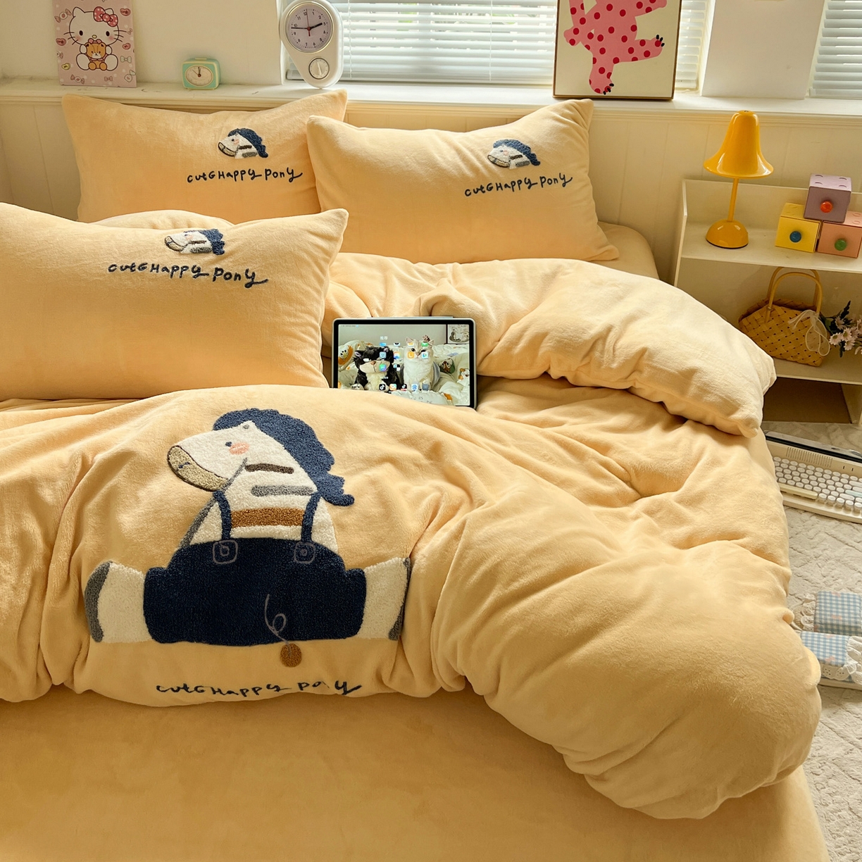 91家纺网 家纺一手货源 找家纺 凯洛奇 2025新款牛奶绒毛巾绣系列四件套-斑马先生（提供买家秀） 斑马先生-柠檬黄