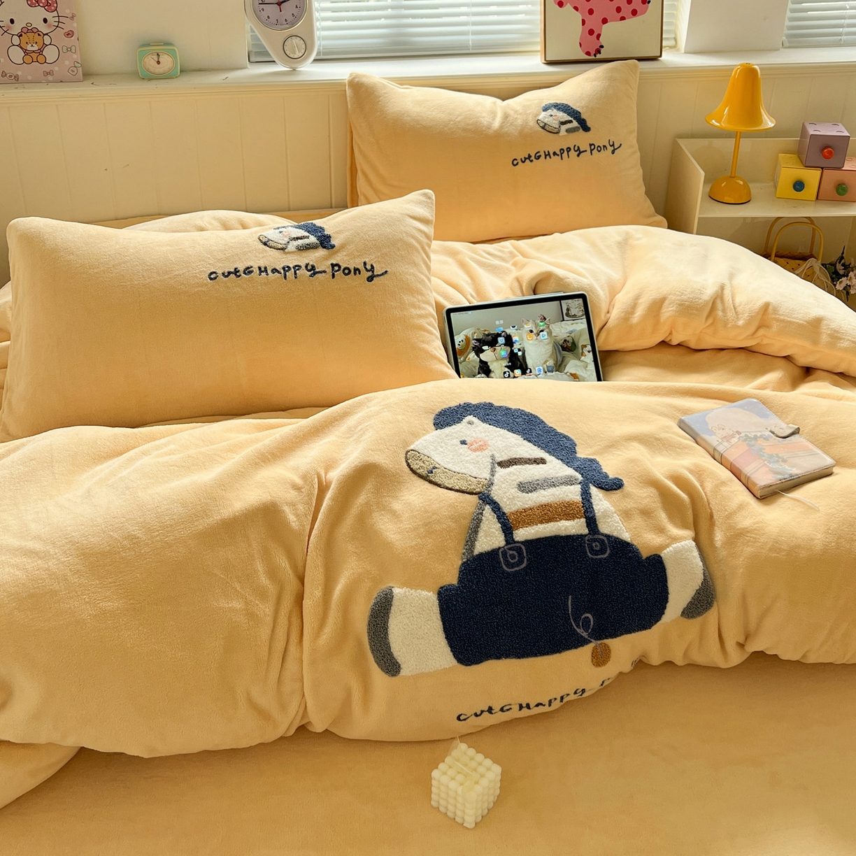 91家纺网 家纺一手货源 找家纺 凯洛奇 2025新款牛奶绒毛巾绣系列四件套-斑马先生（提供买家秀） 斑马先生-柠檬黄