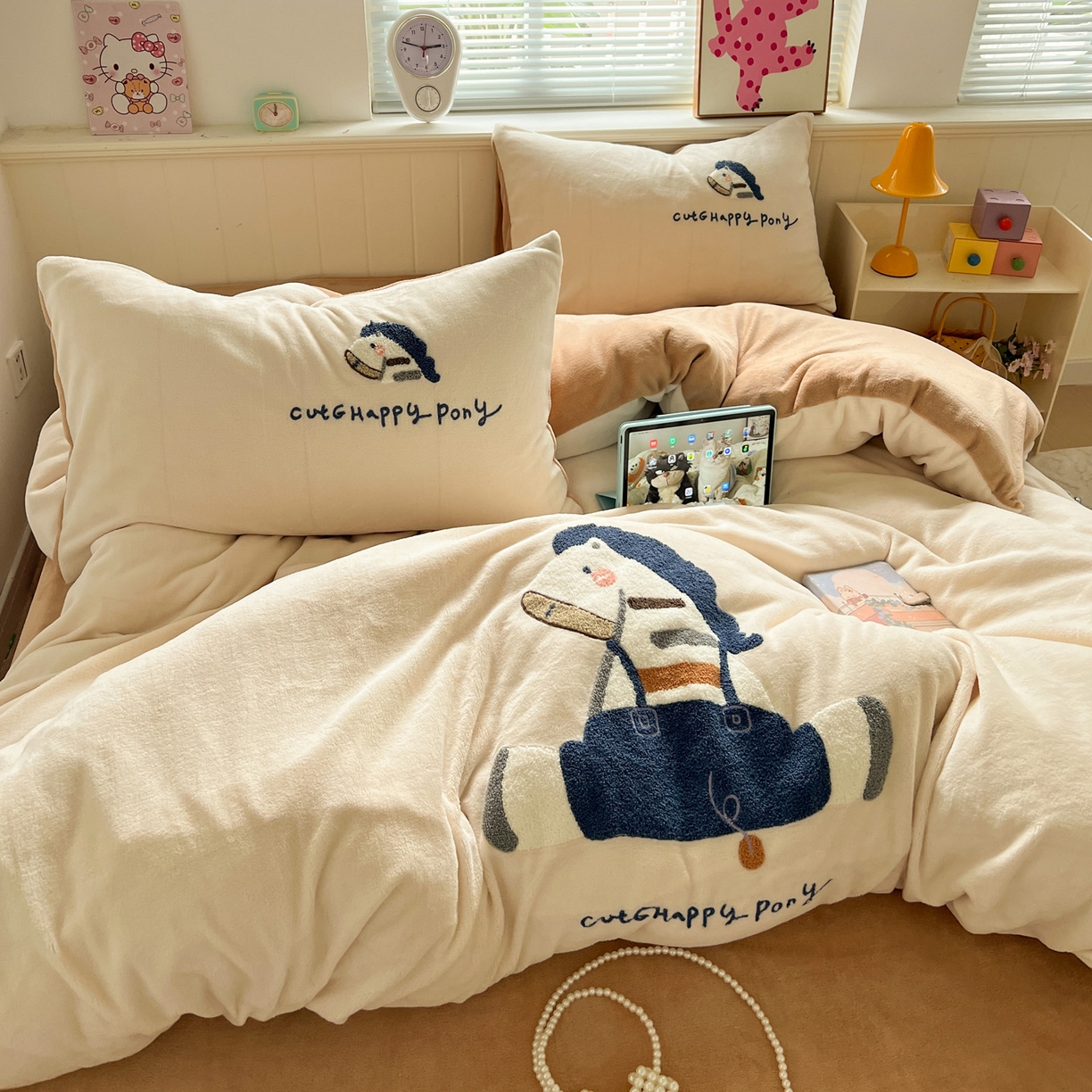 91家纺网 家纺一手货源 找家纺 凯洛奇 2025新款牛奶绒毛巾绣系列四件套-斑马先生（提供买家秀） 斑马先生-米黄咖