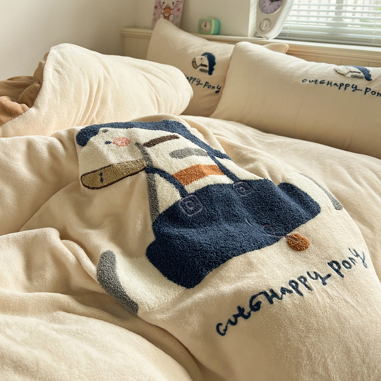 91家纺网 家纺一手货源 找家纺 凯洛奇 2025新款牛奶绒毛巾绣系列四件套-斑马先生（提供买家秀） 斑马先生-米黄咖