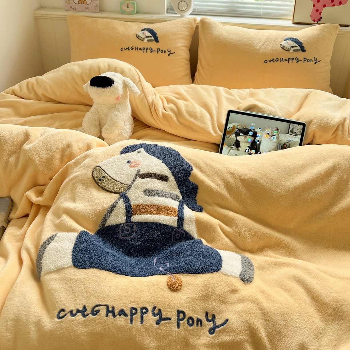 91家纺网 家纺一手货源 找家纺 凯洛奇 2025新款牛奶绒毛巾绣系列四件套-斑马先生（提供买家秀） 斑马先生-柠檬黄