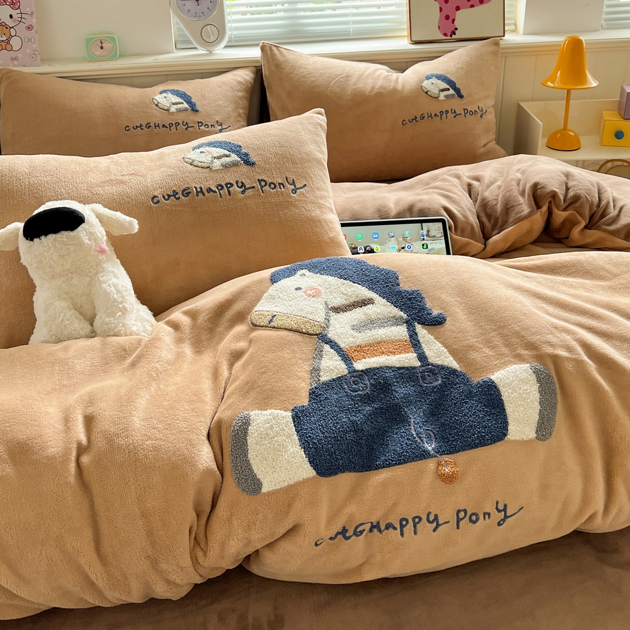 91家纺网 家纺一手货源 找家纺 凯洛奇 2025新款牛奶绒毛巾绣系列四件套-斑马先生（提供买家秀） 斑马先生-咖啡