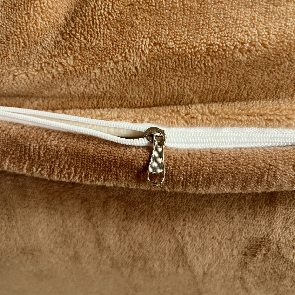 91家纺网 家纺一手货源 找家纺 凯洛奇 2025新款牛奶绒毛巾绣系列四件套-斑马先生（提供买家秀） 斑马先生-咖啡