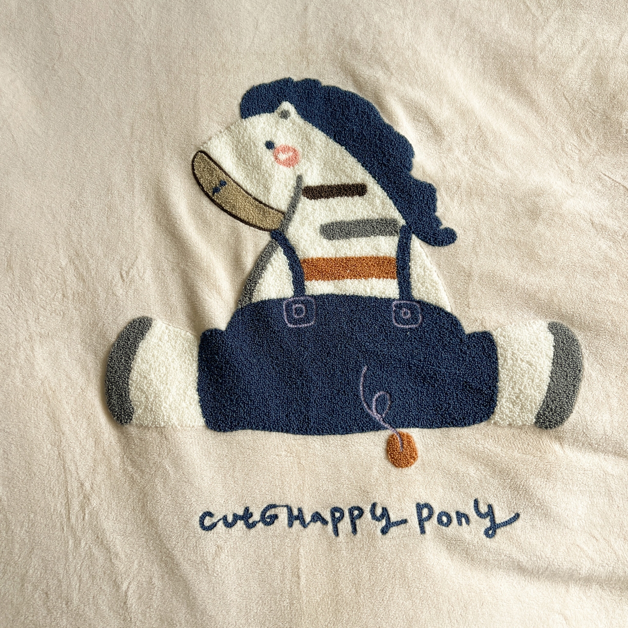 91家纺网 家纺一手货源 找家纺 凯洛奇 2025新款牛奶绒毛巾绣系列四件套-斑马先生（提供买家秀） 斑马先生-米黄灰