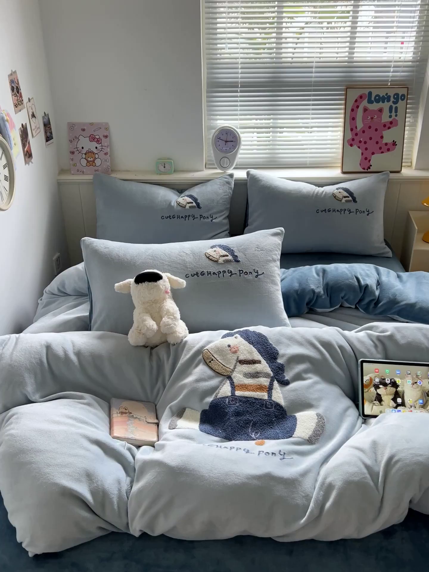 91家纺网 家纺一手货源 找家纺 凯洛奇 2025新款牛奶绒毛巾绣系列四件套-斑马先生（提供买家秀） 斑马先生-天空蓝