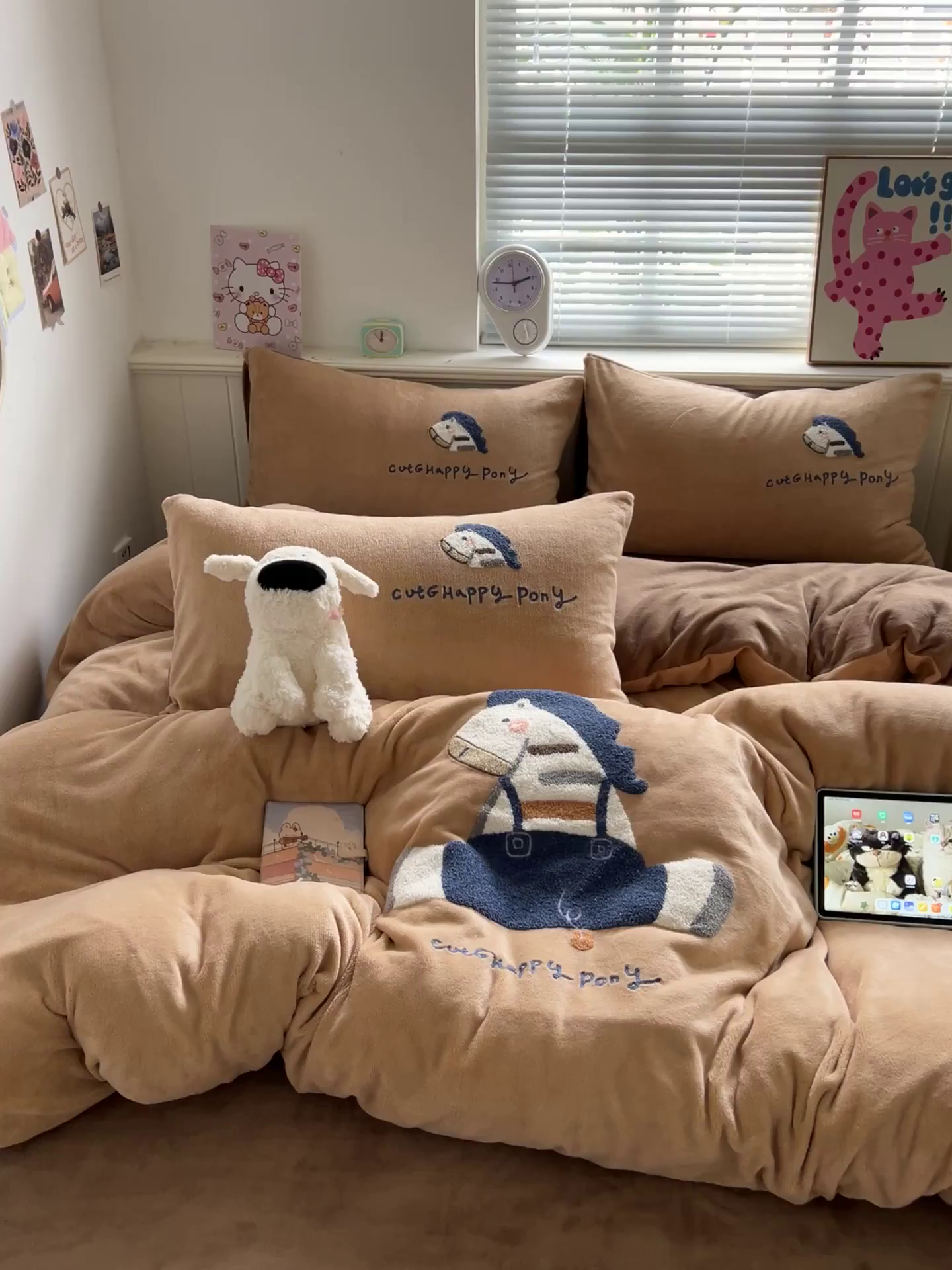 91家纺网 家纺一手货源 找家纺 凯洛奇 2025新款牛奶绒毛巾绣系列四件套-斑马先生（提供买家秀） 斑马先生-咖啡