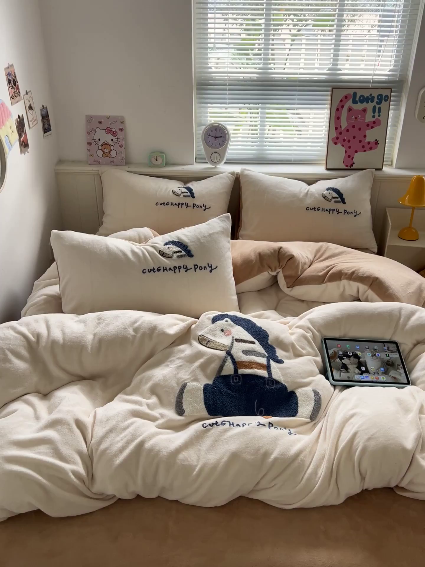 91家纺网 家纺一手货源 找家纺 凯洛奇 2025新款牛奶绒毛巾绣系列四件套-斑马先生（提供买家秀） 斑马先生-米黄咖