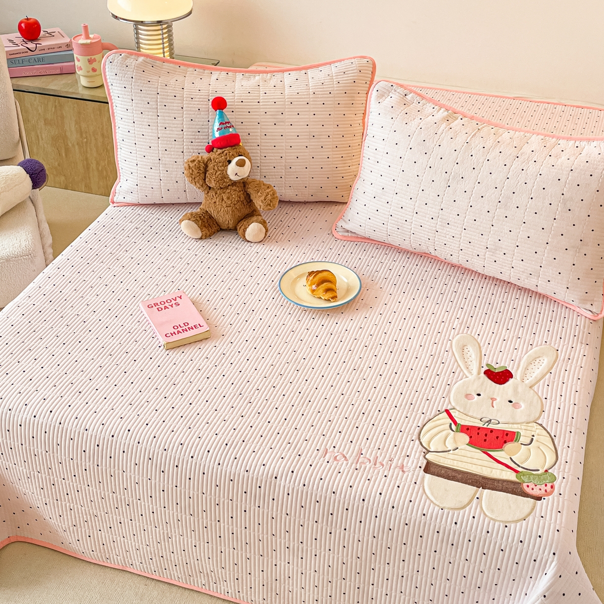 91家纺网 家纺一手货源 找家纺 （总）桃心家居 2025新款ins小清新刺绣贴布绣卡通云柔水洗棉多功能床盖三件套