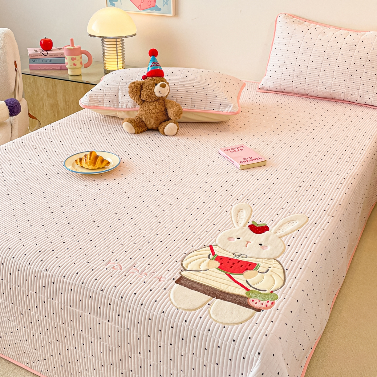 91家纺网 家纺一手货源 找家纺 （总）桃心家居 2025新款ins小清新刺绣贴布绣卡通云柔水洗棉多功能床盖三件套