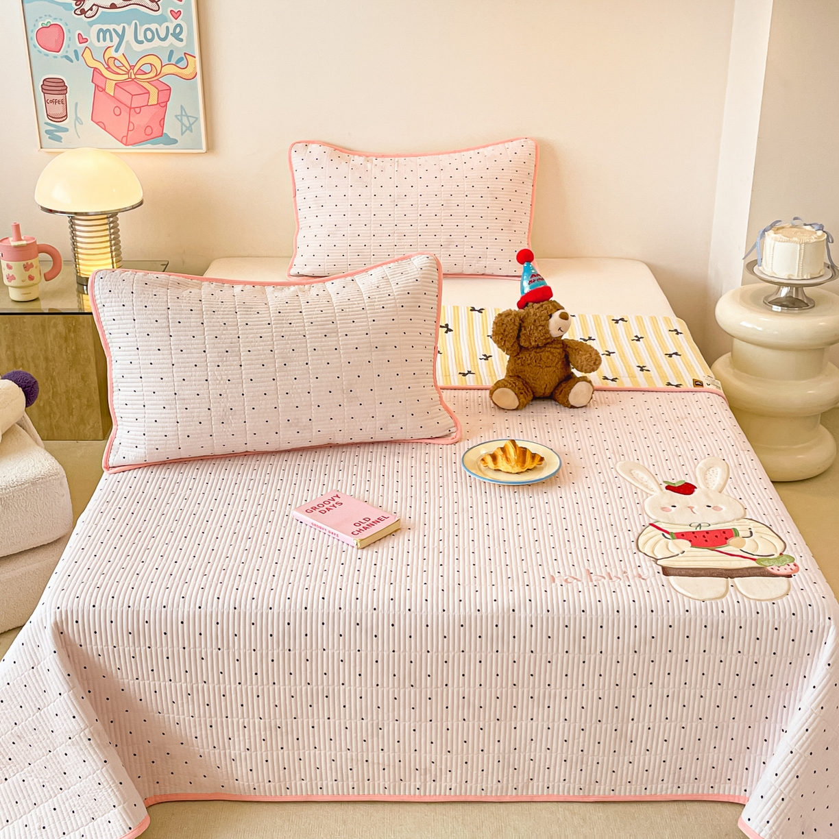 91家纺网 家纺一手货源 找家纺 （总）桃心家居 2025新款ins小清新刺绣贴布绣卡通云柔水洗棉多功能床盖三件套