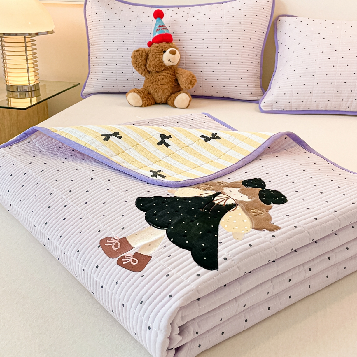 91家纺网 家纺一手货源 找家纺 桃心家居 2025新款ins小清新刺绣贴布绣卡通云柔水洗棉多功能床盖三件套 水洗棉床盖-可爱女孩