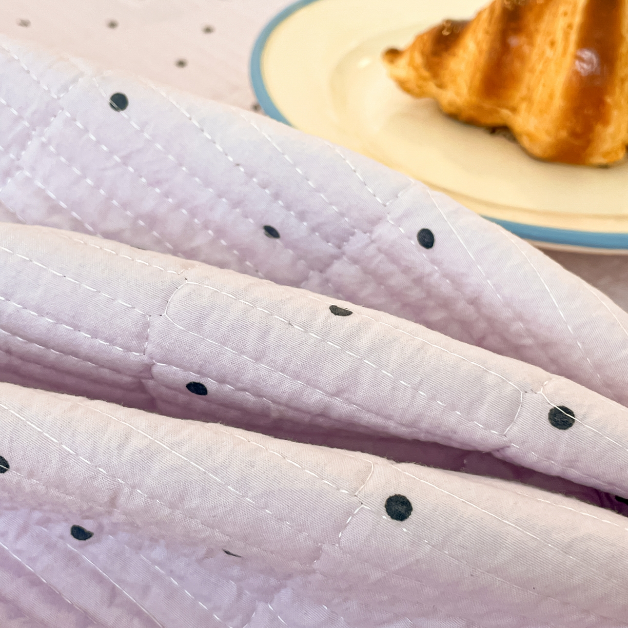 91家纺网 家纺一手货源 找家纺 桃心家居 2025新款ins小清新刺绣贴布绣卡通云柔水洗棉多功能床盖三件套 水洗棉床盖-可爱女孩