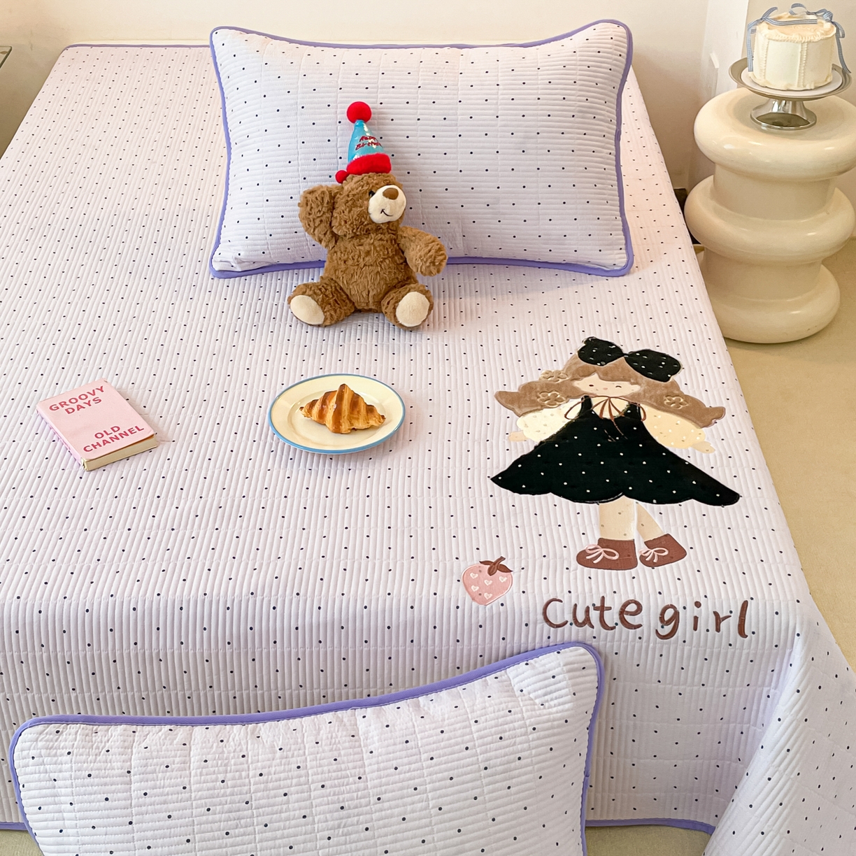 91家纺网 家纺一手货源 找家纺 桃心家居 2025新款ins小清新刺绣贴布绣卡通云柔水洗棉多功能床盖三件套 水洗棉床盖-可爱女孩