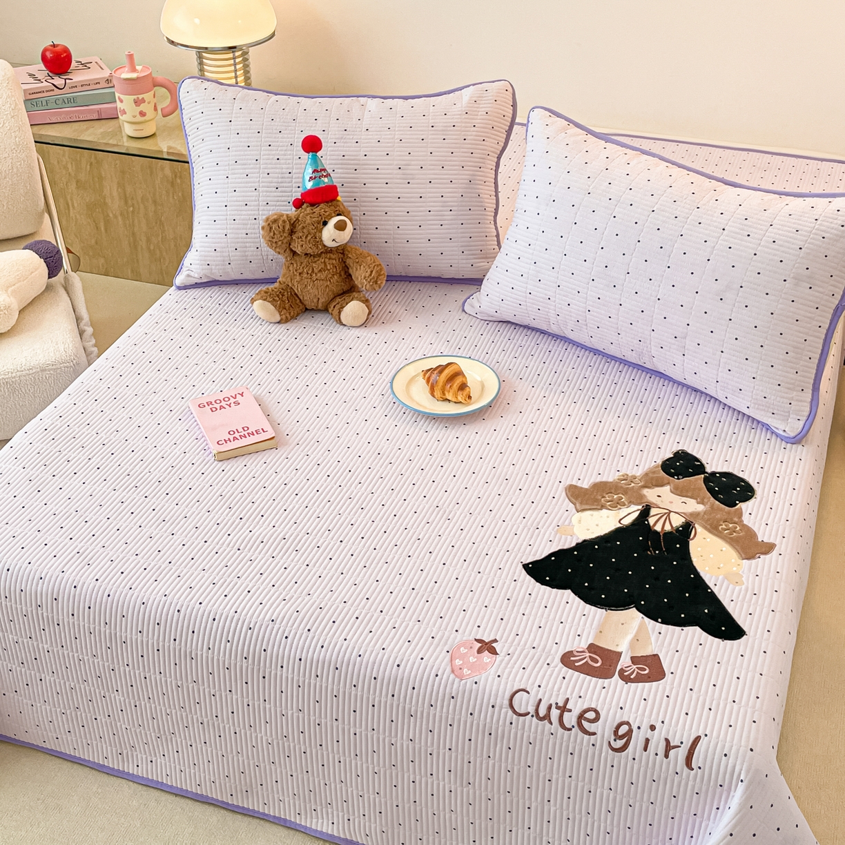 91家纺网 家纺一手货源 找家纺 桃心家居 2025新款ins小清新刺绣贴布绣卡通云柔水洗棉多功能床盖三件套 水洗棉床盖-可爱女孩