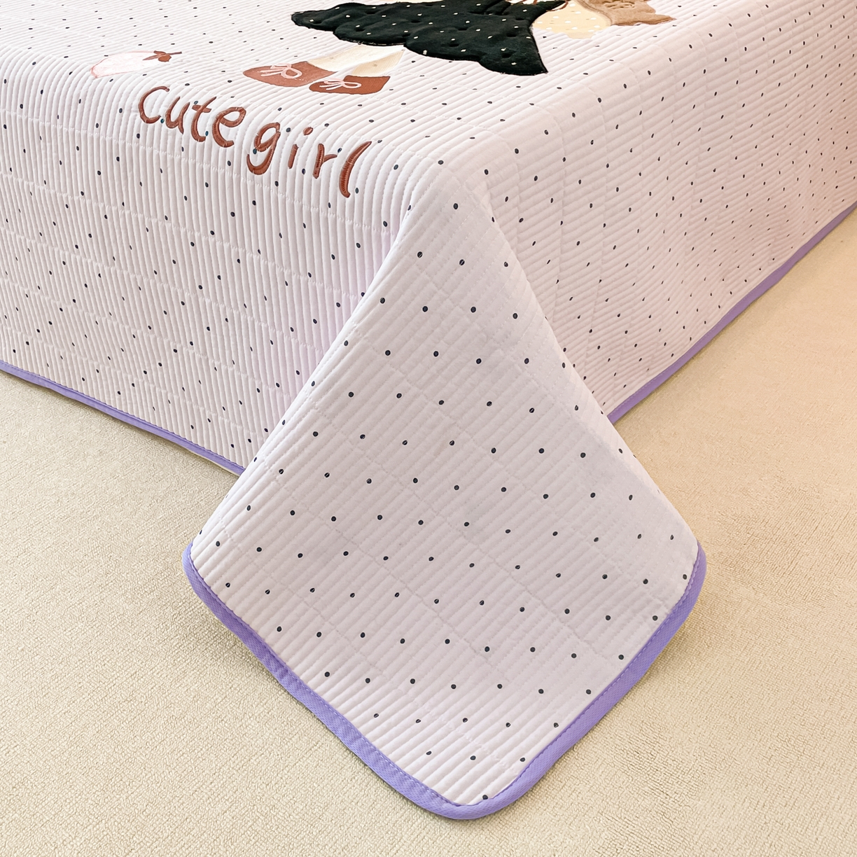 91家纺网 家纺一手货源 找家纺 桃心家居 2025新款ins小清新刺绣贴布绣卡通云柔水洗棉多功能床盖三件套 水洗棉床盖-可爱女孩