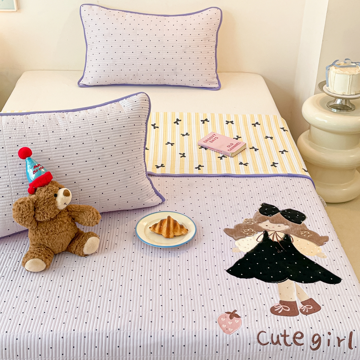 91家纺网 家纺一手货源 找家纺 桃心家居 2025新款ins小清新刺绣贴布绣卡通云柔水洗棉多功能床盖三件套 水洗棉床盖-可爱女孩