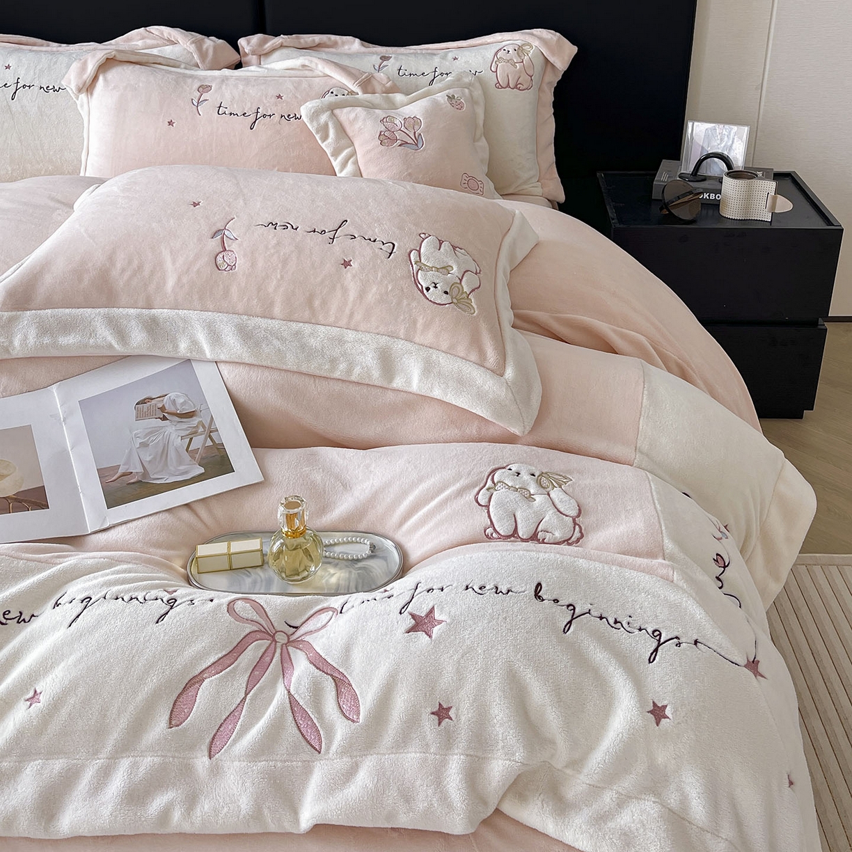 91家纺网 家纺一手货源 找家纺 （总） 2025冬季爆款A类加厚牛奶绒四件套保暖双面加绒珊瑚绒重工刺绣被套床单卡通床上用品