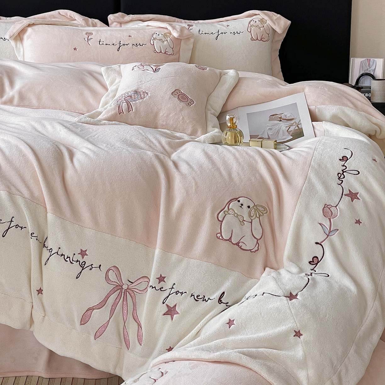 91家纺网 家纺一手货源 找家纺 （总） 2025冬季爆款A类加厚牛奶绒四件套保暖双面加绒珊瑚绒重工刺绣被套床单卡通床上用品