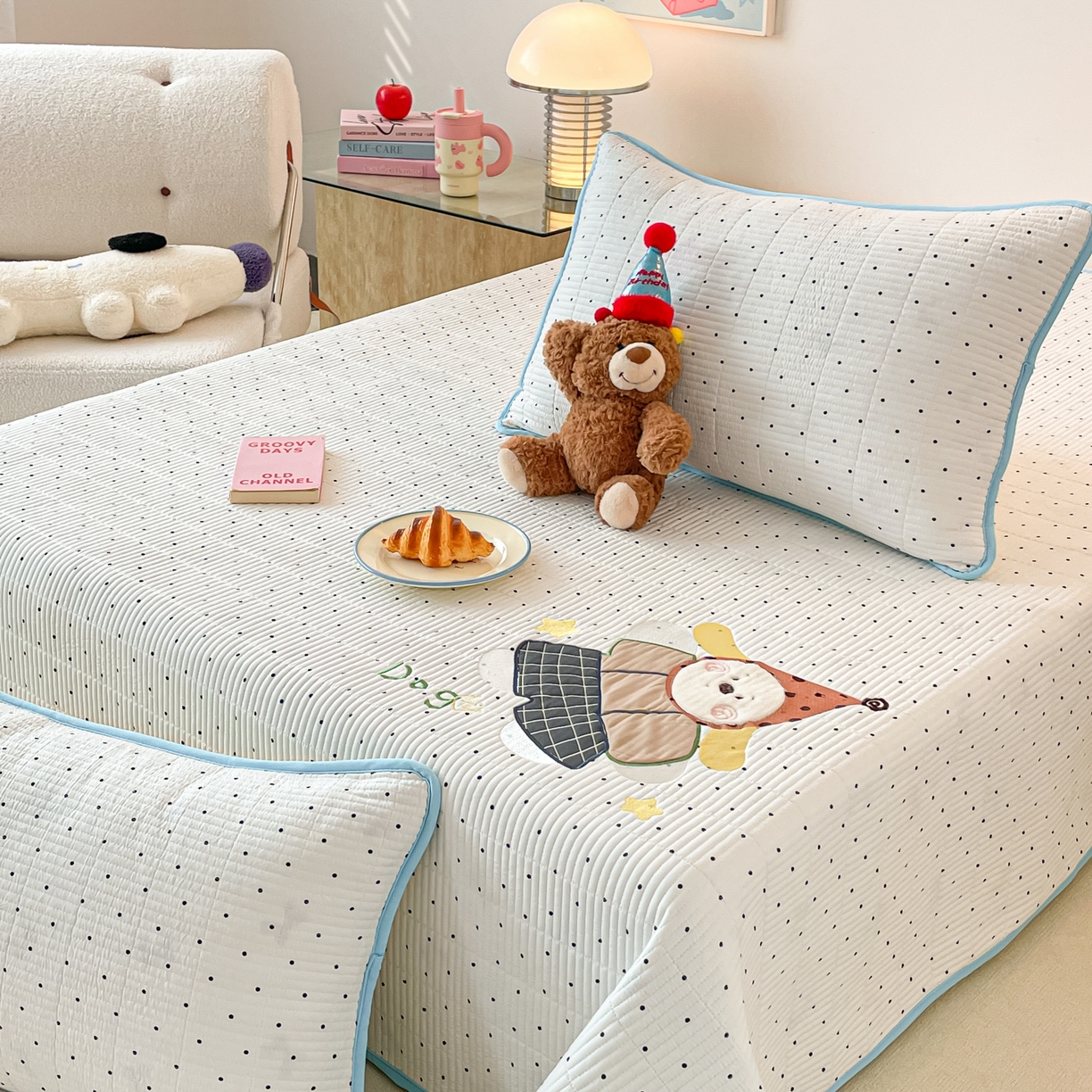 91家纺网 家纺一手货源 找家纺 桃心家居 2025新款ins小清新刺绣贴布绣卡通云柔水洗棉多功能床盖三件套 水洗棉床盖-快乐狗