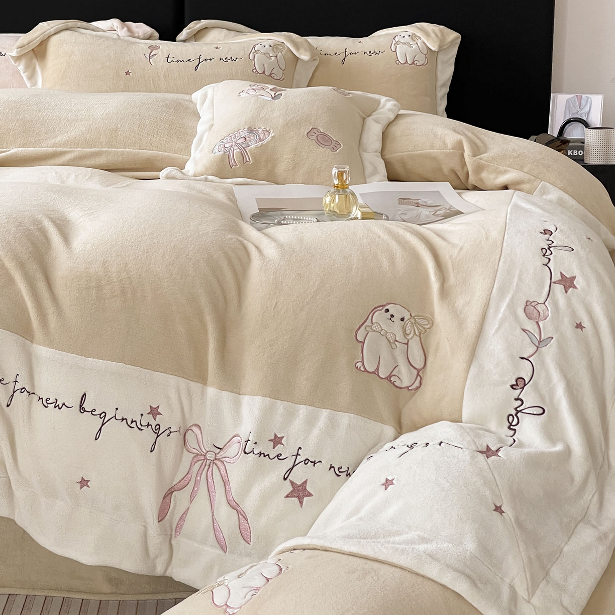 91家纺网 家纺一手货源 找家纺  2025冬季爆款A类加厚牛奶绒四件套保暖双面加绒珊瑚绒重工刺绣被套床单卡通床上用品 萌兔-咖