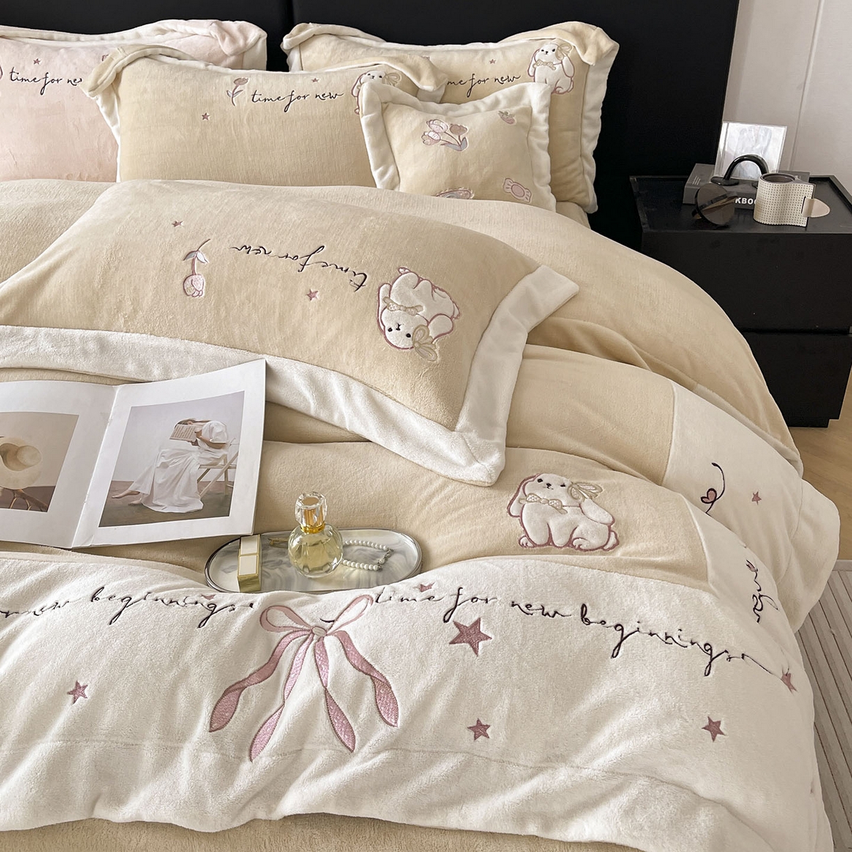 91家纺网 家纺一手货源 找家纺  2025冬季爆款A类加厚牛奶绒四件套保暖双面加绒珊瑚绒重工刺绣被套床单卡通床上用品 萌兔-咖