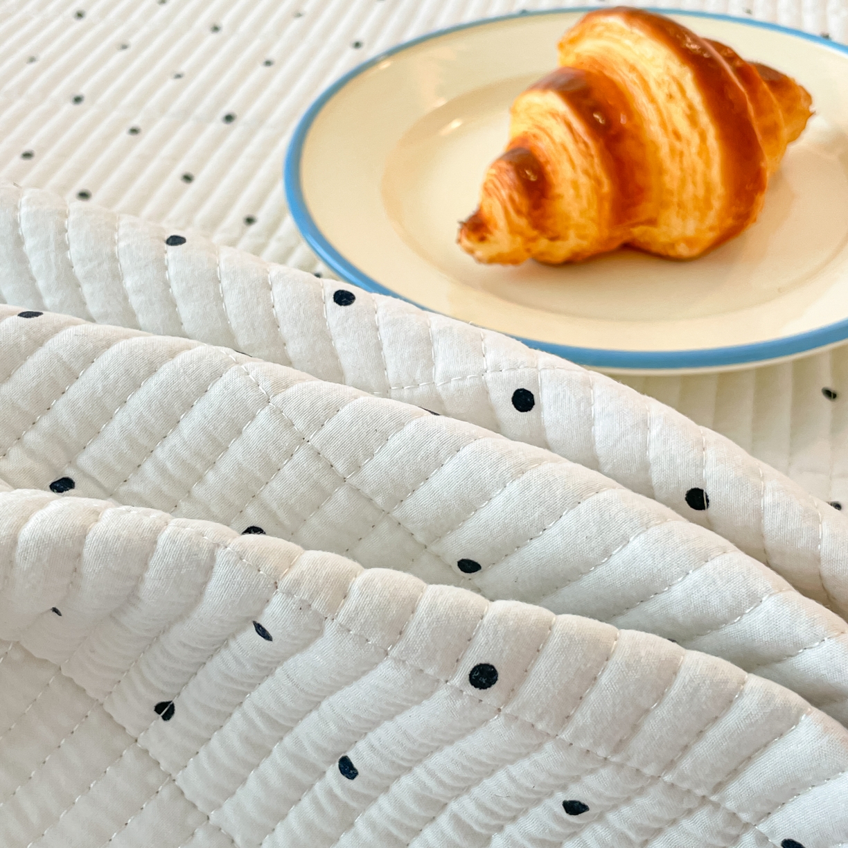 91家纺网 家纺一手货源 找家纺 桃心家居 2025新款ins小清新刺绣贴布绣卡通云柔水洗棉多功能床盖三件套 水洗棉床盖-快乐狗