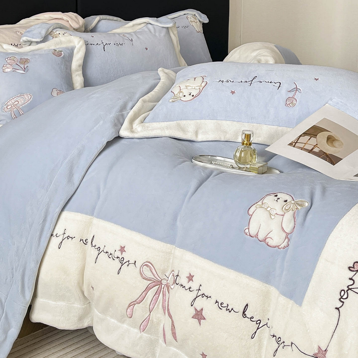 91家纺网 家纺一手货源 找家纺  2025冬季爆款A类加厚牛奶绒四件套保暖双面加绒珊瑚绒重工刺绣被套床单卡通床上用品 萌兔-蓝