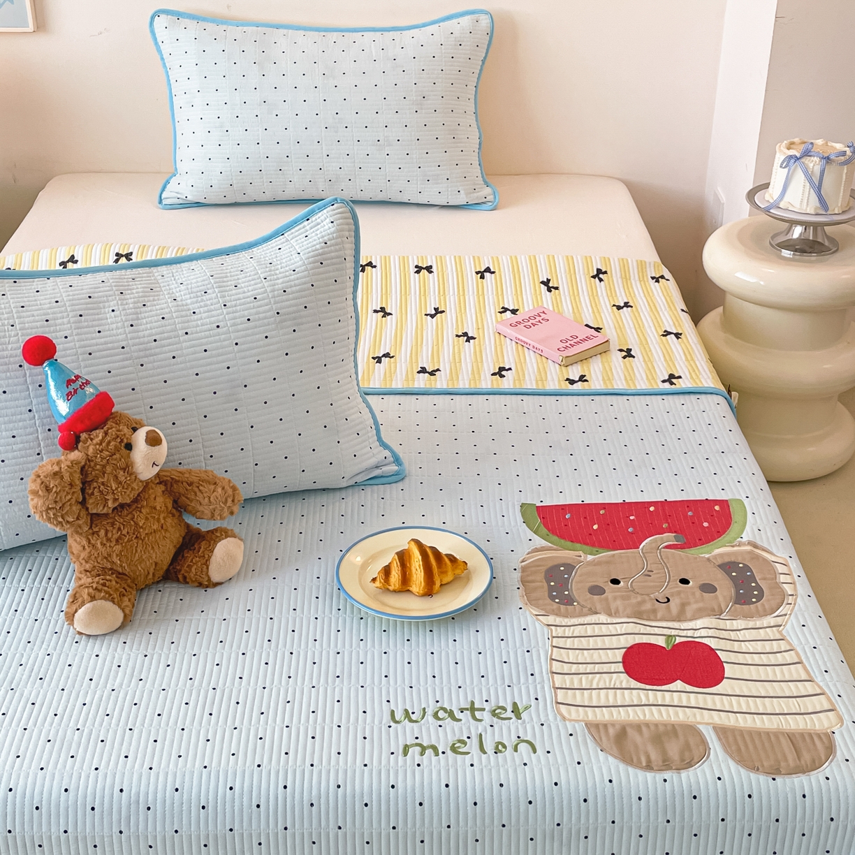 91家纺网 家纺一手货源 找家纺 桃心家居 2025新款ins小清新刺绣贴布绣卡通云柔水洗棉多功能床盖三件套 水洗棉床盖-西瓜象