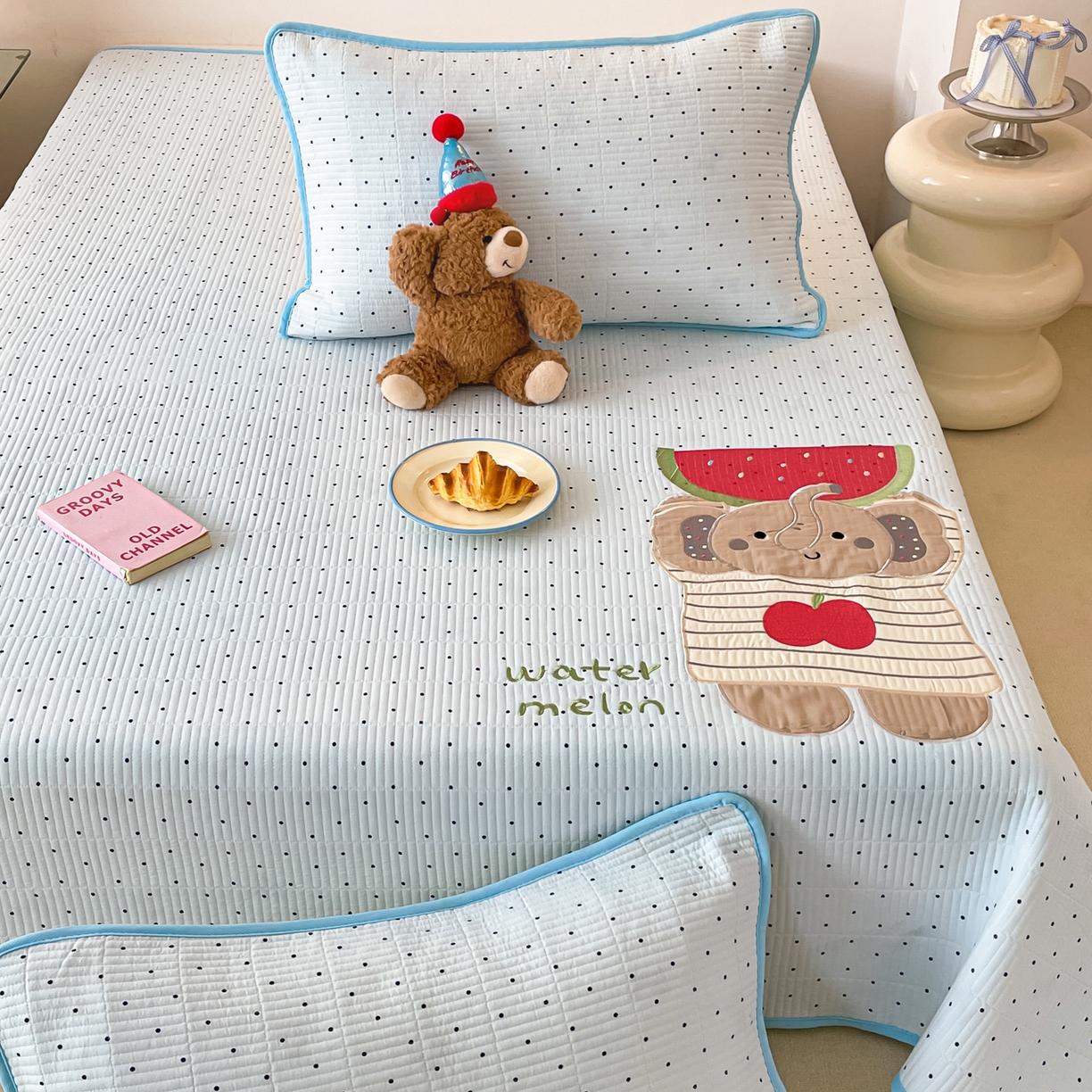 91家纺网 家纺一手货源 找家纺 桃心家居 2025新款ins小清新刺绣贴布绣卡通云柔水洗棉多功能床盖三件套 水洗棉床盖-西瓜象