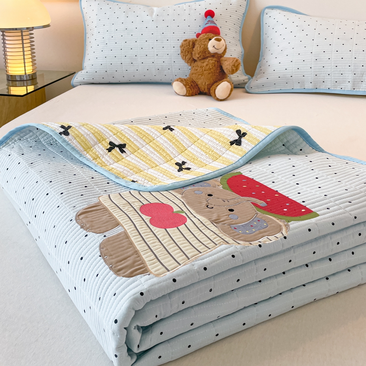 91家纺网 家纺一手货源 找家纺 桃心家居 2025新款ins小清新刺绣贴布绣卡通云柔水洗棉多功能床盖三件套 水洗棉床盖-西瓜象