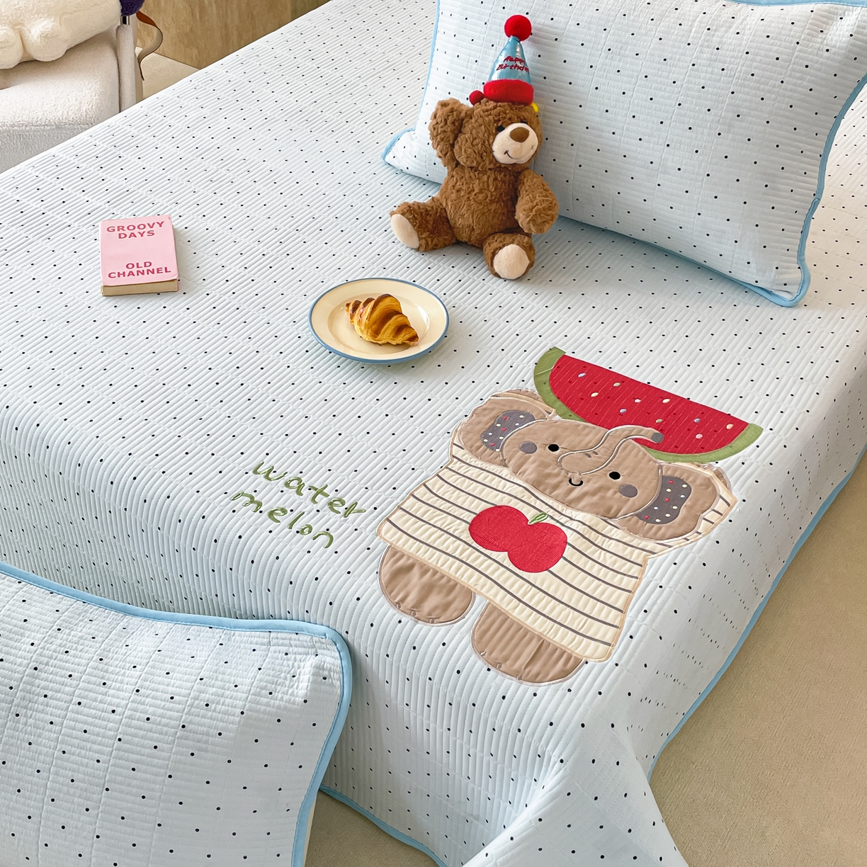 91家纺网 家纺一手货源 找家纺 桃心家居 2025新款ins小清新刺绣贴布绣卡通云柔水洗棉多功能床盖三件套 水洗棉床盖-西瓜象