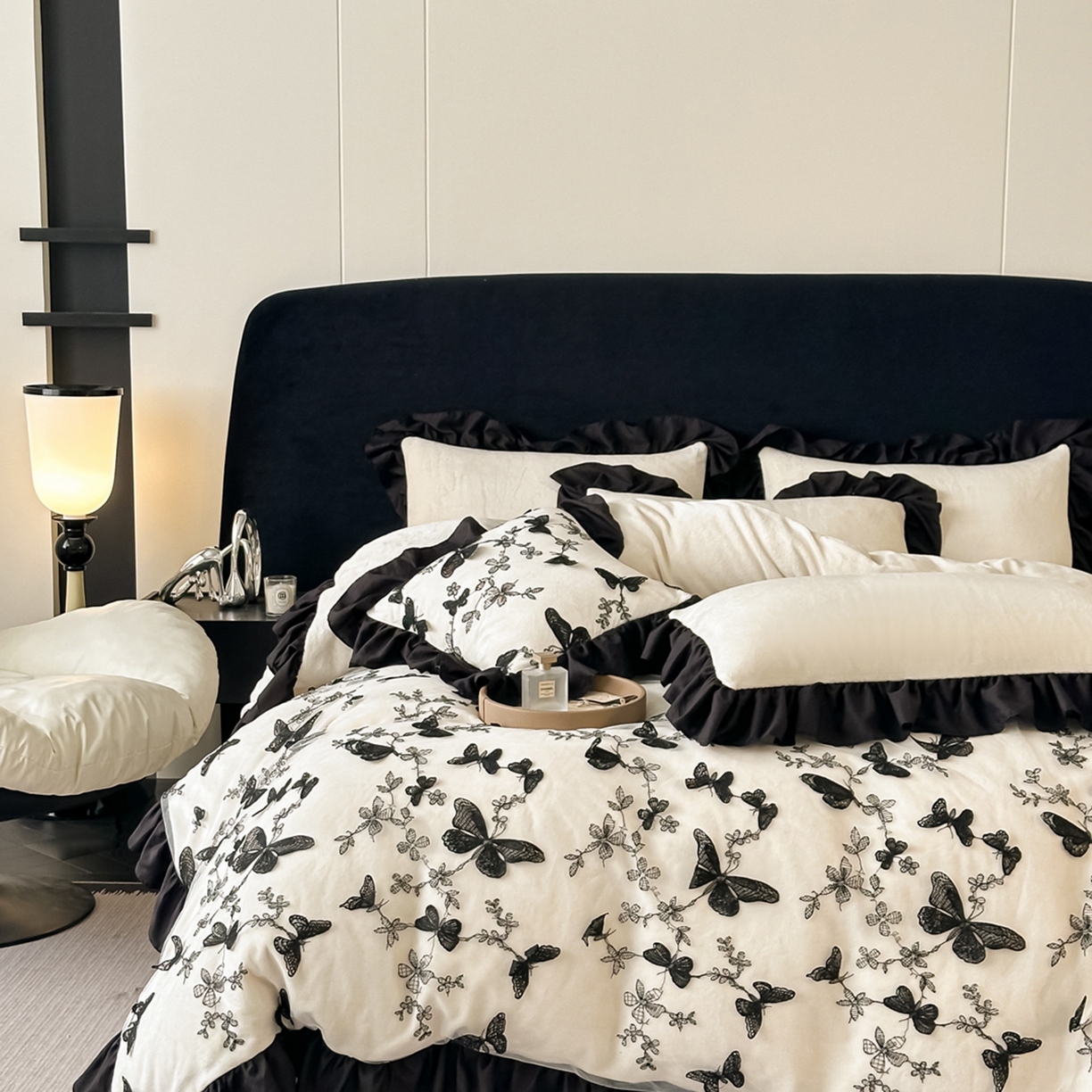 91家纺网 家纺一手货源 找家纺 （总）凯美家居 2025新款牛奶绒立体蕾丝刺绣四件套-蝴蝶翩翩