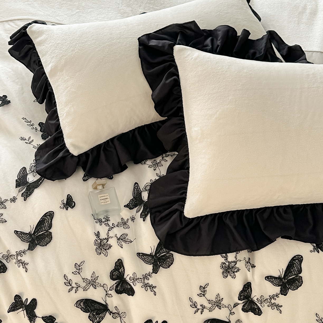 91家纺网 家纺一手货源 找家纺 （总）凯美家居 2025新款牛奶绒立体蕾丝刺绣四件套-蝴蝶翩翩