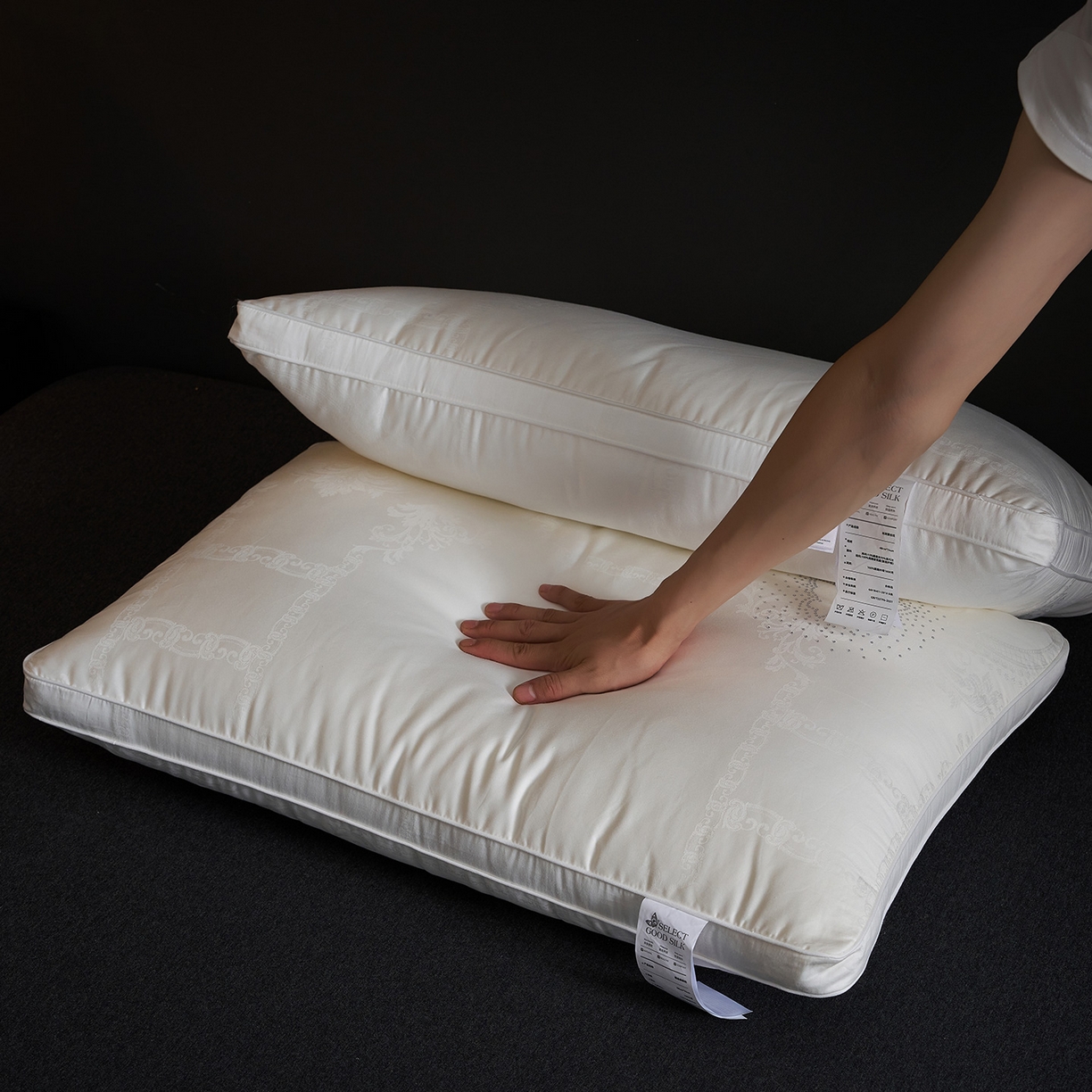 91家纺网 家纺一手货源 找家纺 乐可 2025新款蚕咝亲肤枕 蚕咝亲肤枕-白