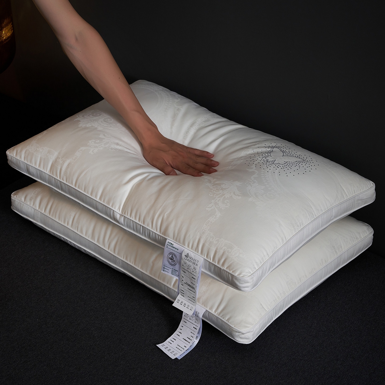 91家纺网 家纺一手货源 找家纺 乐可 2025新款蚕咝亲肤枕 蚕咝亲肤枕-白