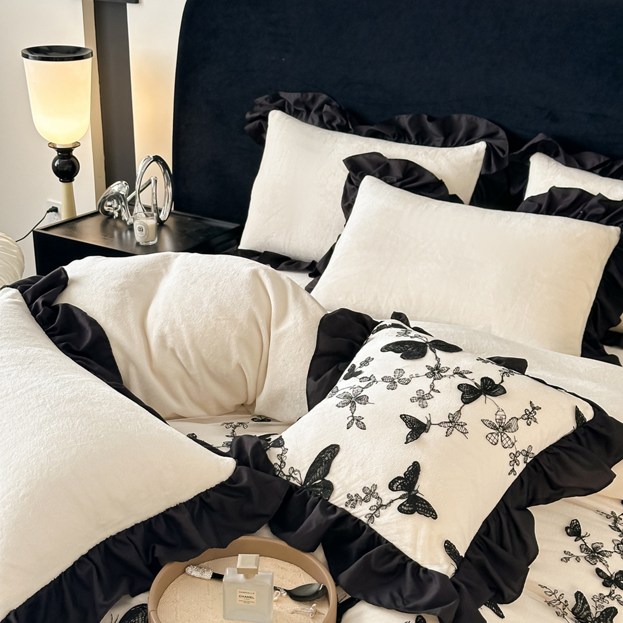 91家纺网 家纺一手货源 找家纺 （总）凯美家居 2025新款牛奶绒立体蕾丝刺绣四件套-蝴蝶翩翩