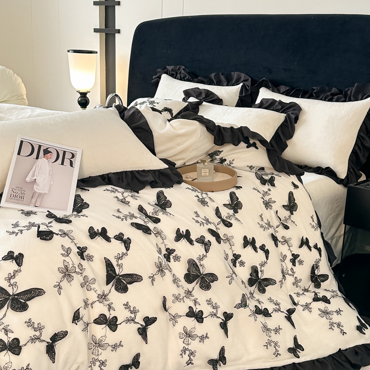 91家纺网 家纺一手货源 找家纺 凯美家居 2025新款牛奶绒立体蕾丝刺绣四件套-蝴蝶翩翩 蝴蝶翩翩-奶白