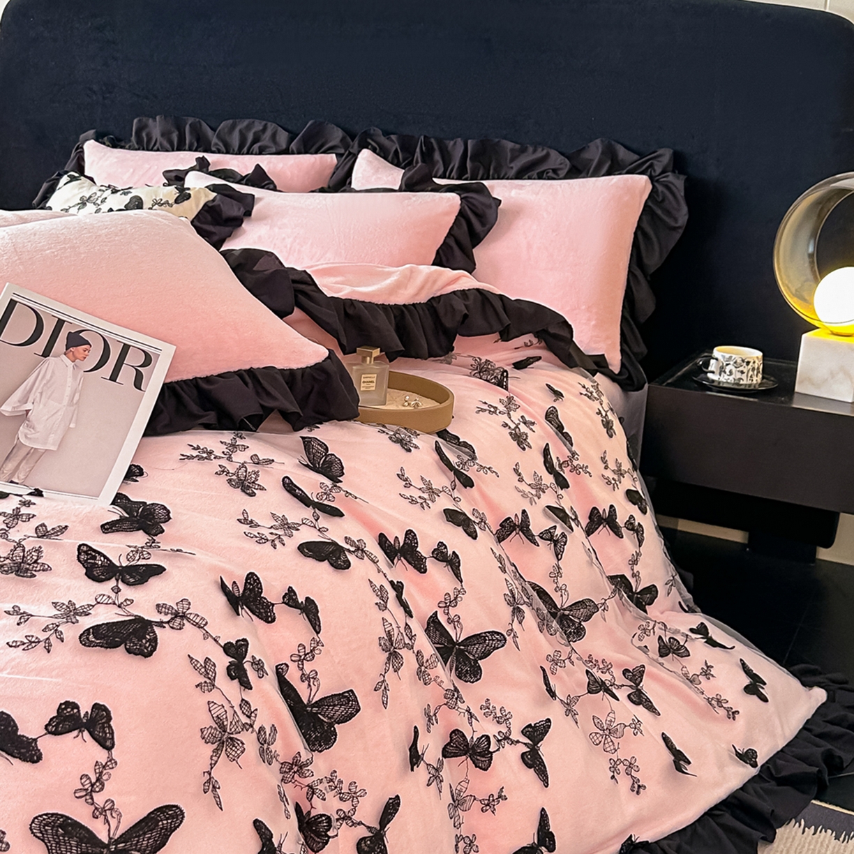 91家纺网 家纺一手货源 找家纺 凯美家居 2025新款牛奶绒立体蕾丝刺绣四件套-蝴蝶翩翩 蝴蝶翩翩-粉玉