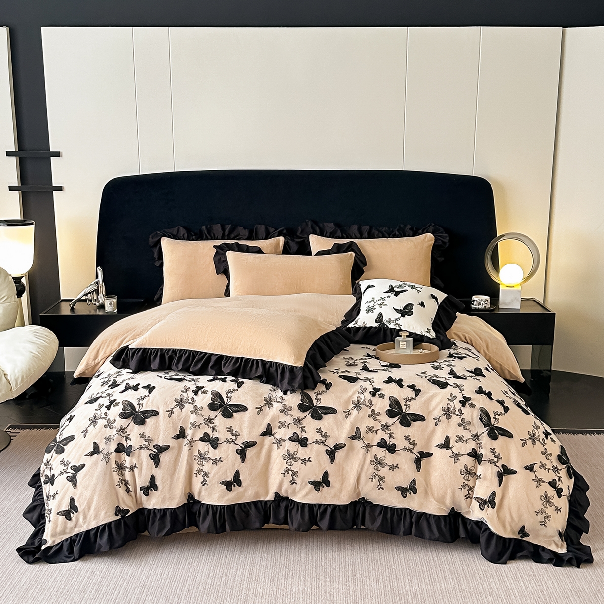 91家纺网 家纺一手货源 找家纺 凯美家居 2025新款牛奶绒立体蕾丝刺绣四件套-蝴蝶翩翩 蝴蝶翩翩-卡其