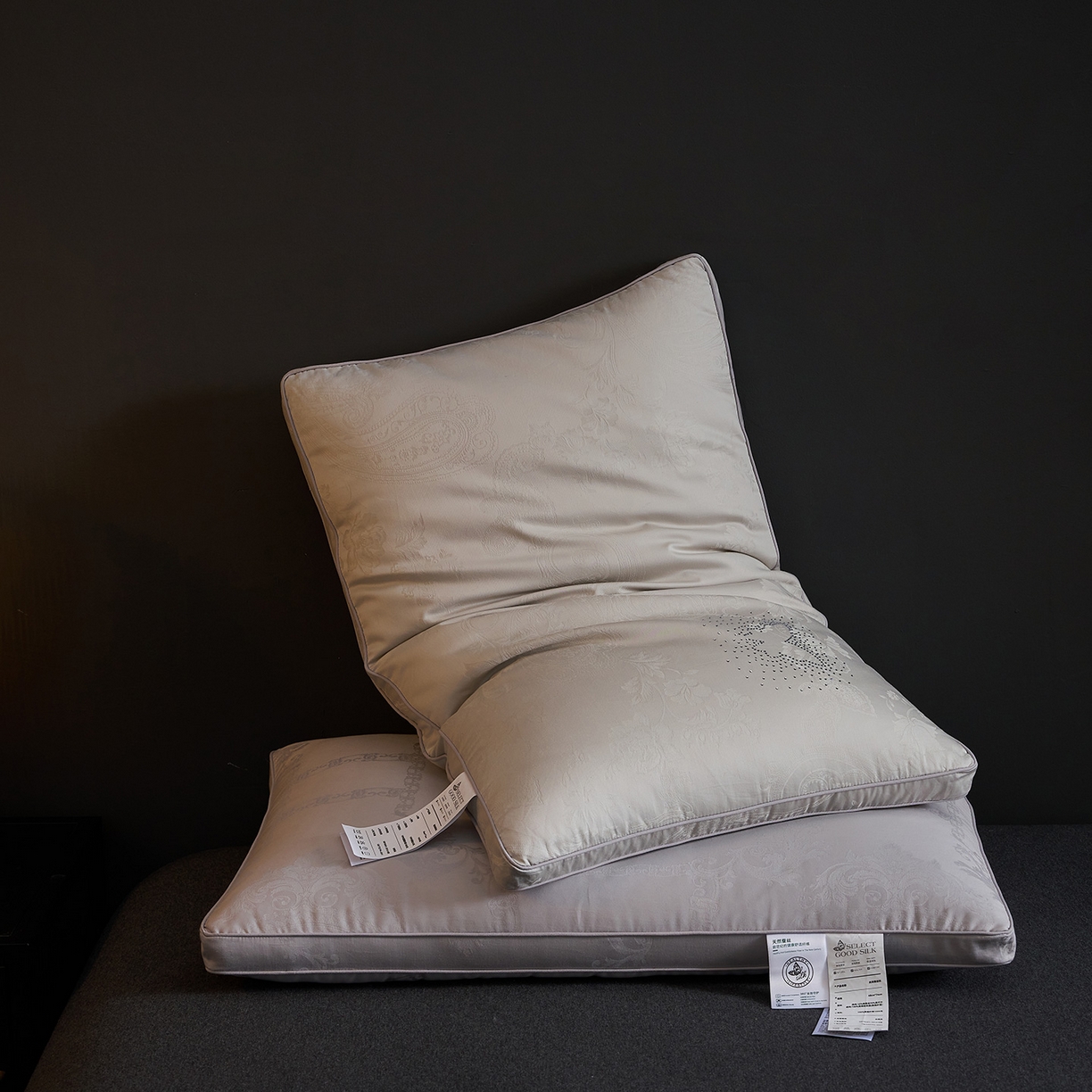 91家纺网 家纺一手货源 找家纺 乐可 2025新款蚕咝亲肤枕 蚕咝亲肤枕-灰