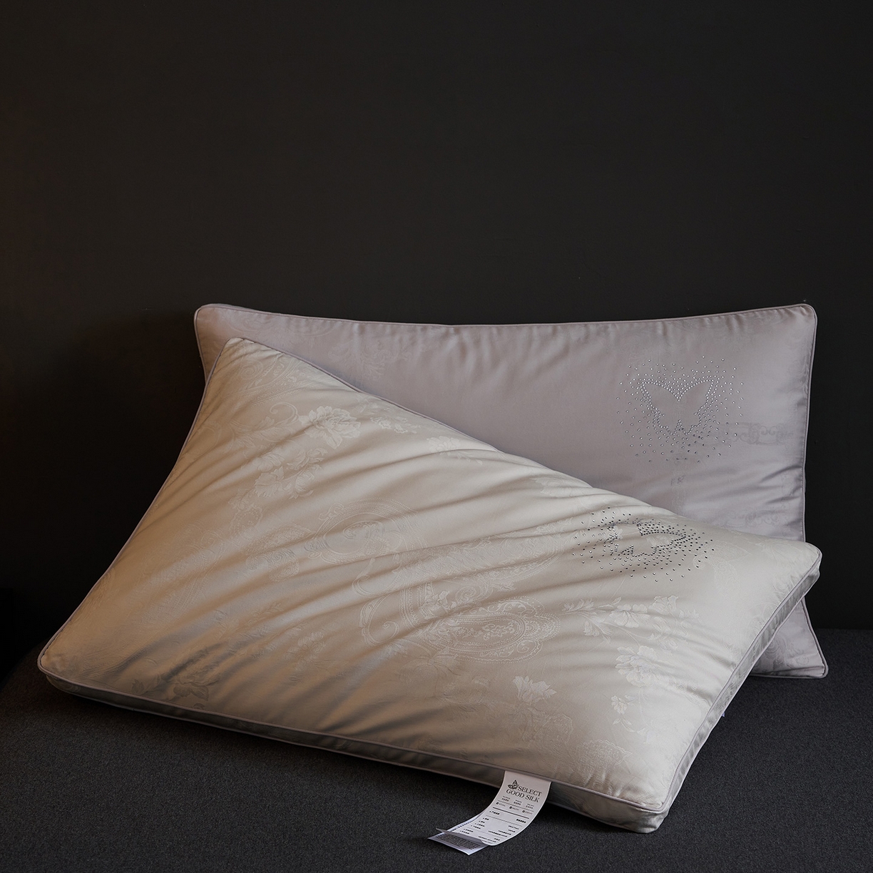 91家纺网 家纺一手货源 找家纺 乐可 2025新款蚕咝亲肤枕 蚕咝亲肤枕-灰