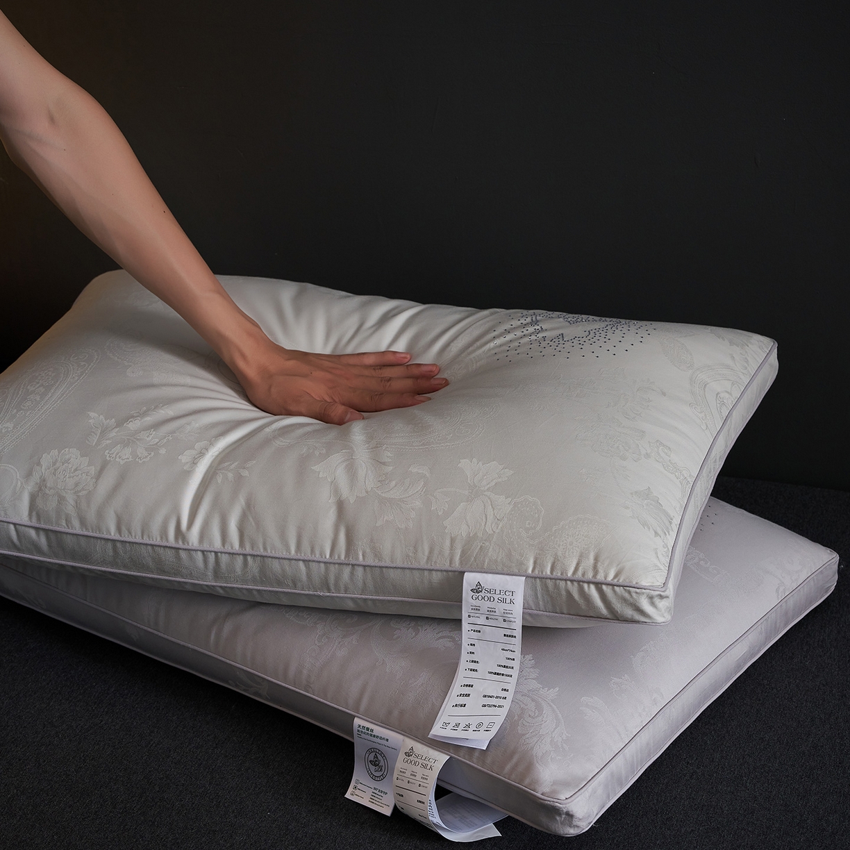 91家纺网 家纺一手货源 找家纺 乐可 2025新款蚕咝亲肤枕 蚕咝亲肤枕-灰