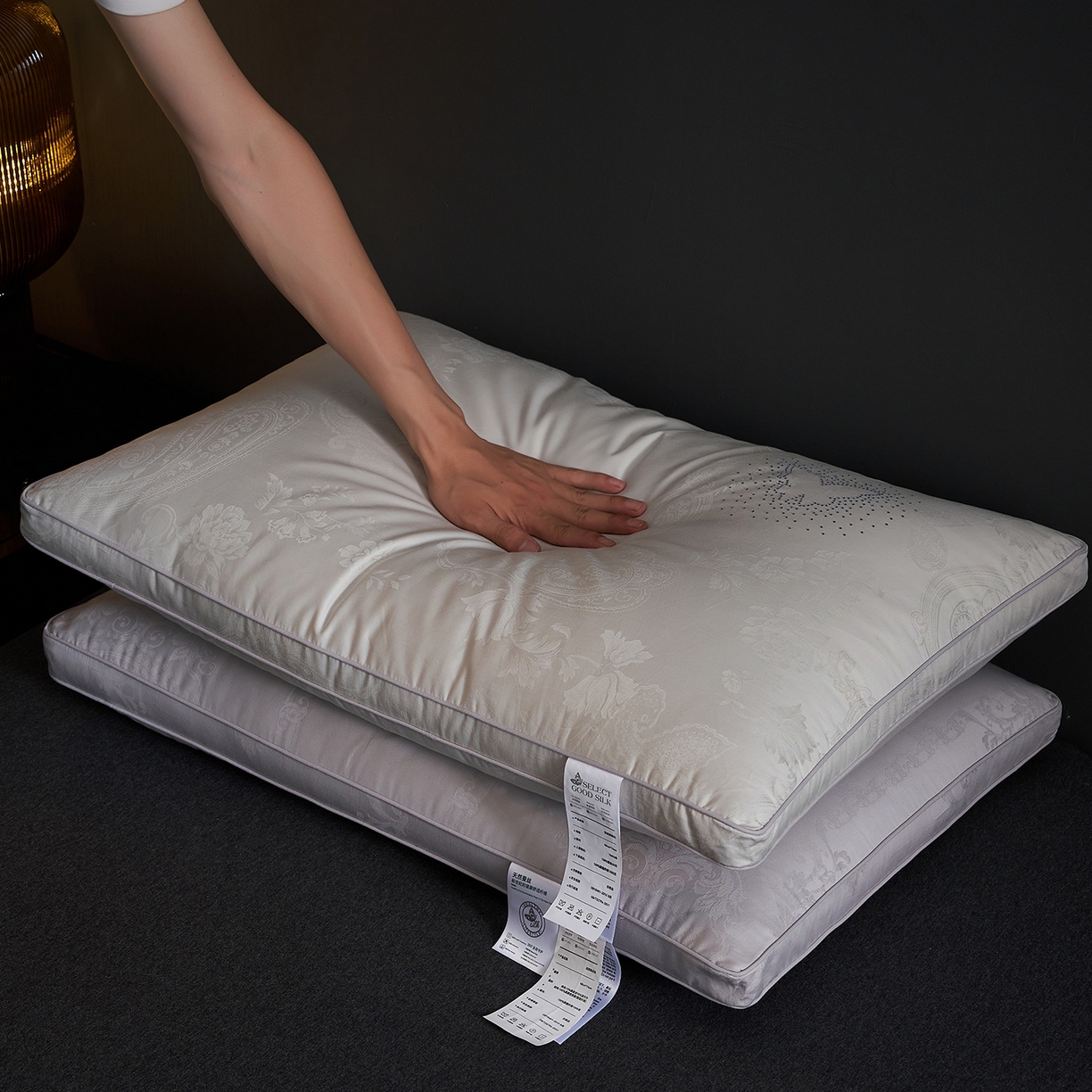 91家纺网 家纺一手货源 找家纺 乐可 2025新款蚕咝亲肤枕 蚕咝亲肤枕-灰