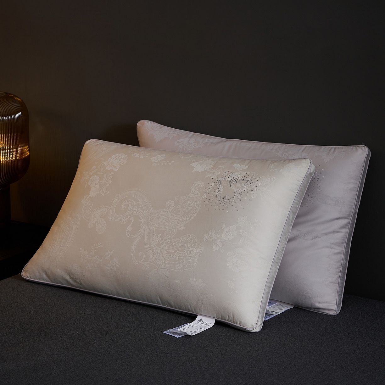 乐可 2025新款蚕咝亲肤枕 蚕咝亲肤枕-灰