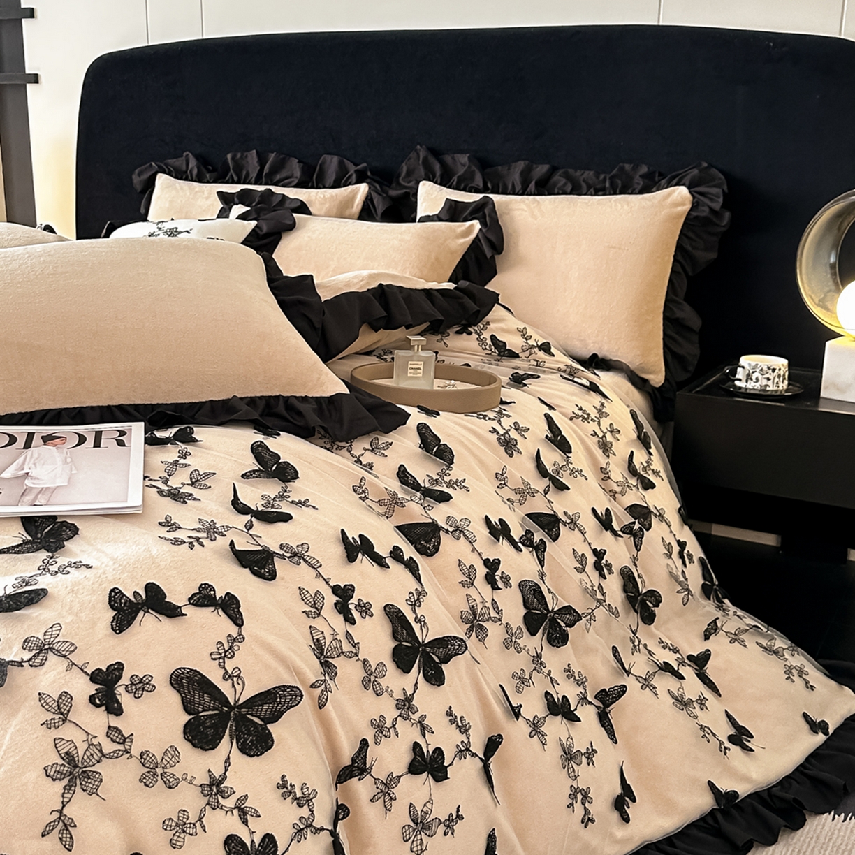 91家纺网 家纺一手货源 找家纺 凯美家居 2025新款牛奶绒立体蕾丝刺绣四件套-蝴蝶翩翩 蝴蝶翩翩-卡其