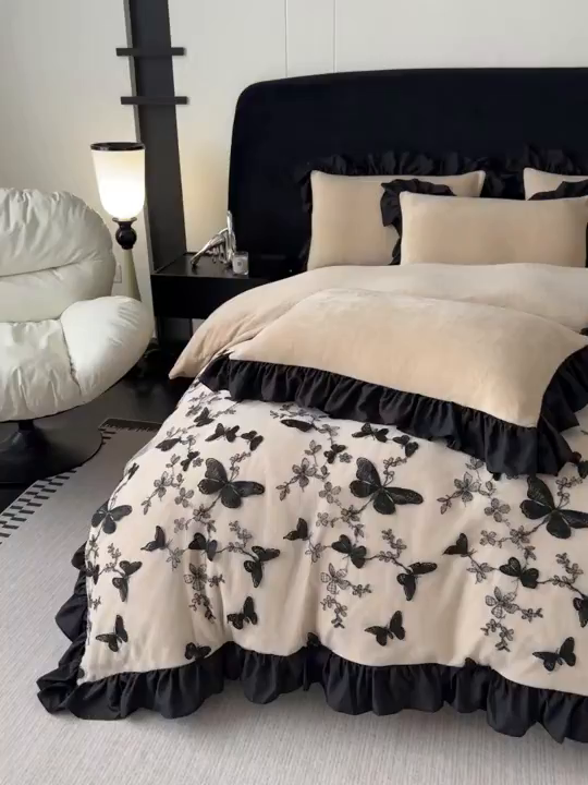 91家纺网 家纺一手货源 找家纺 凯美家居 2025新款牛奶绒立体蕾丝刺绣四件套-蝴蝶翩翩 蝴蝶翩翩-卡其