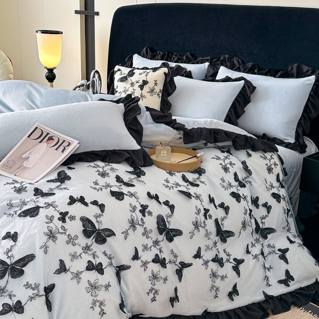 91家纺网 家纺一手货源 找家纺 凯美家居 2025新款牛奶绒立体蕾丝刺绣四件套-蝴蝶翩翩 蝴蝶翩翩-浅蓝